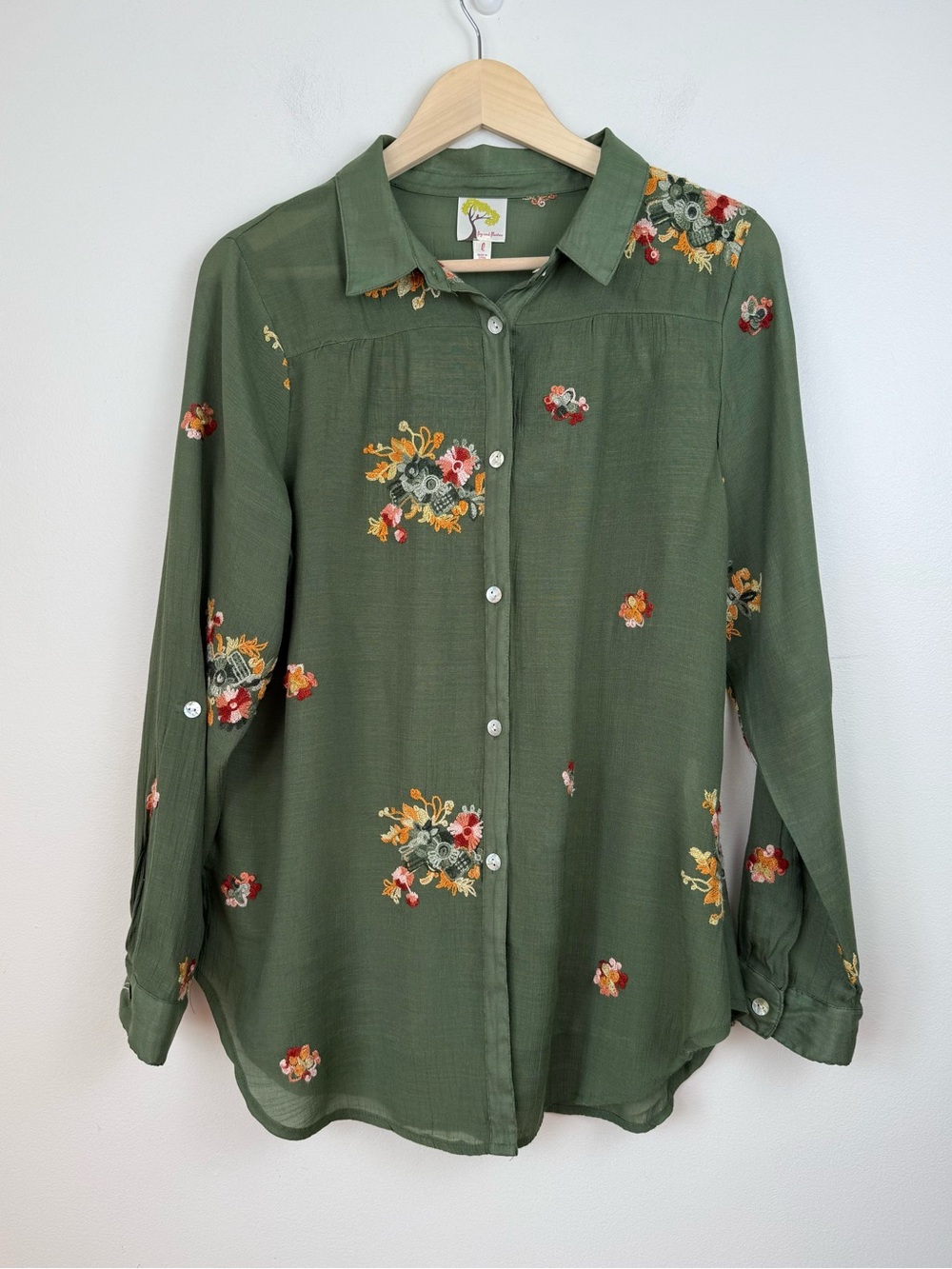 Fig and Flower Green Embroidered Floral Button-Front Women's Blouse Large